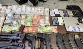 ضبط 26 ألف كارتون مشروبات كحولية وأسلحة واموال واعتقال ستة متهمين