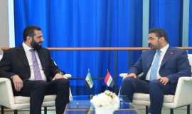 الشرع يستقبل الزيدي في مطار دمشق الدولي